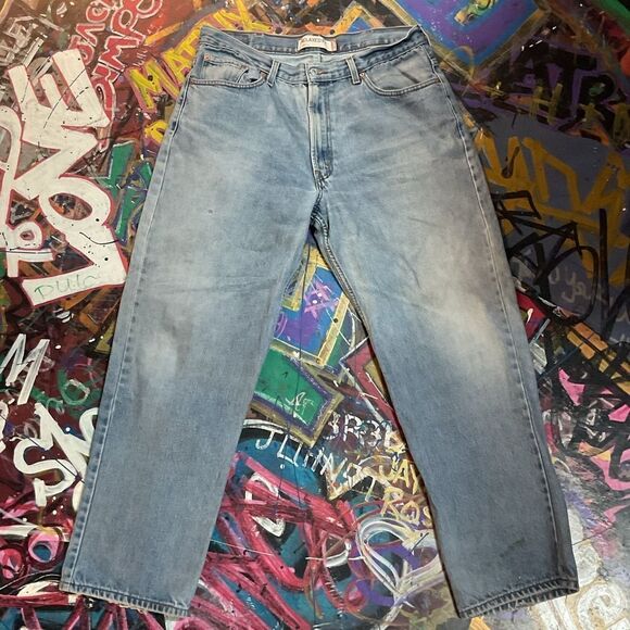 Levi’s 550 Relaxed Fit Jeans, Size 32L x 38W - light blue denim - Picture 1 of 10